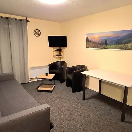 2 Pieces Au Pied Des Pistes Avec Balcon, Proche Commerces Et Esf - Fr-1-557-74 شقة *